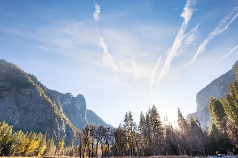 Voici une magnifique destination qui s'appelle Yosemite Valley