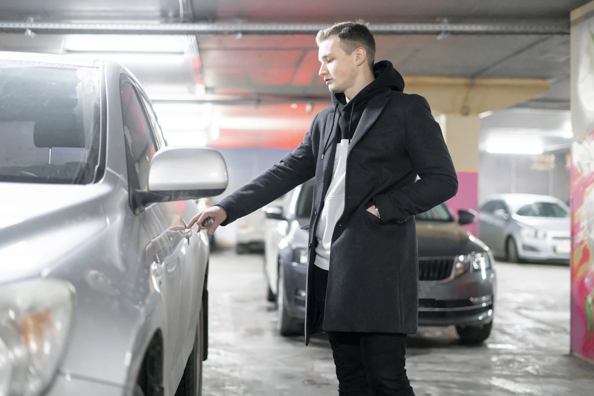 stationner une voiture dans un parking sous-terrain