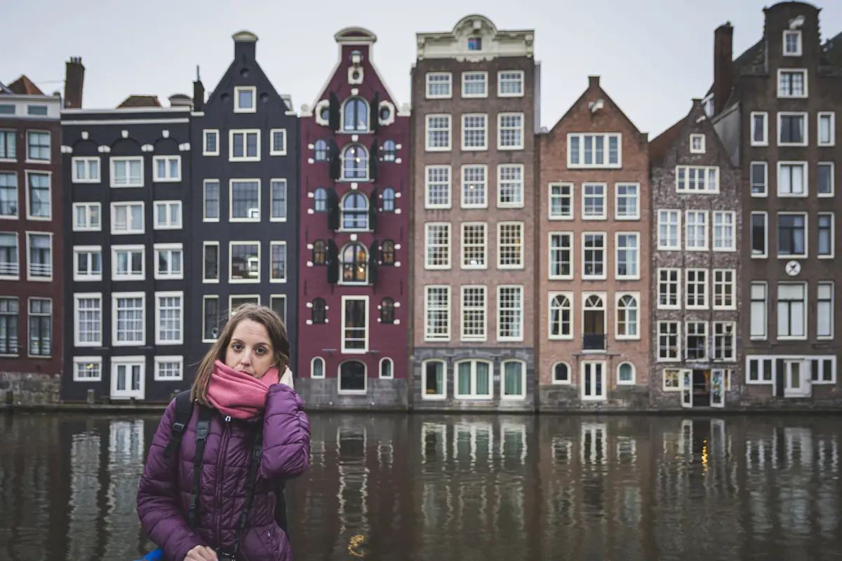Une femme qui se prend en photo à Amsterdam