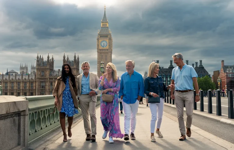 Un groupe de personnes qui se balade en Angleterre