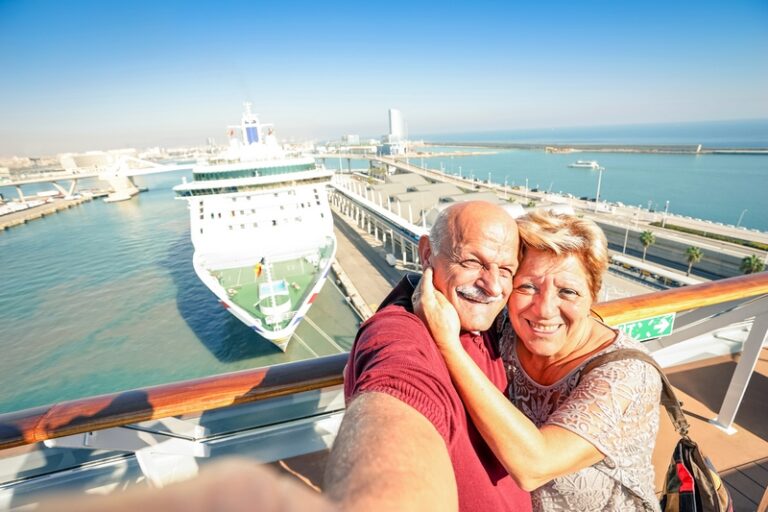 couple de seniors en croisière